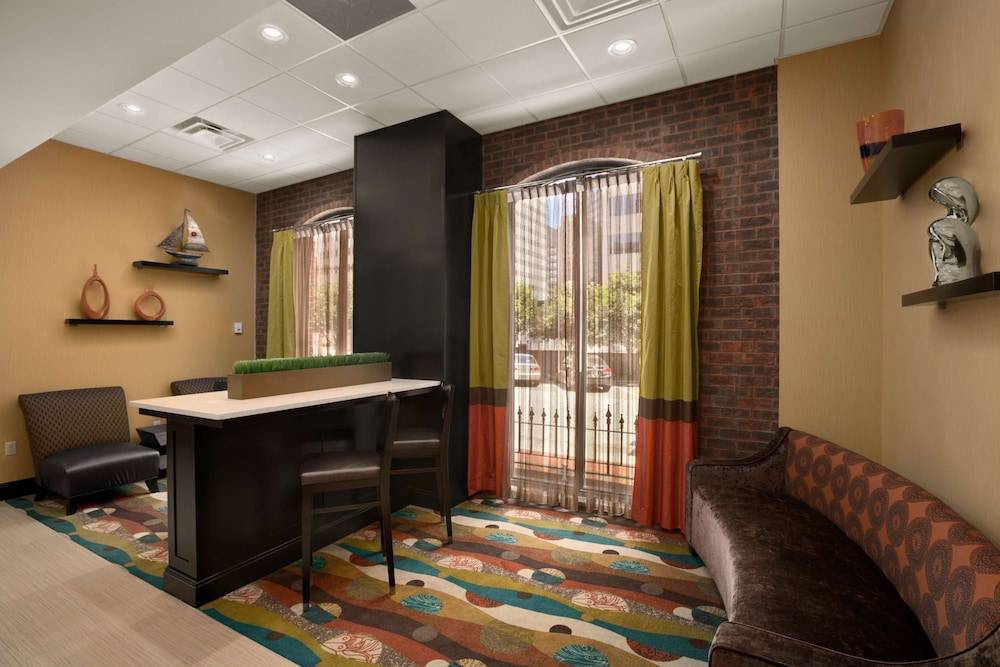 Days Inn by Wyndham Baltimore Inner Harbor 2