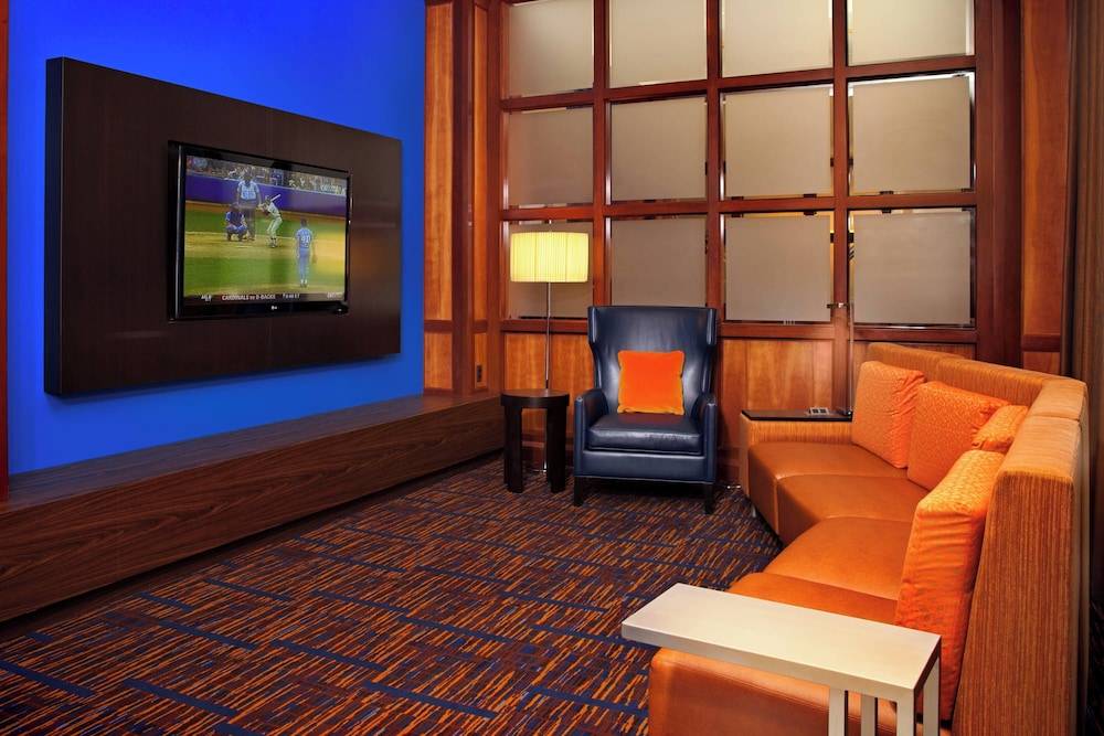 Courtyard by Marriott Baltimore Downtown Inner Harbor 2