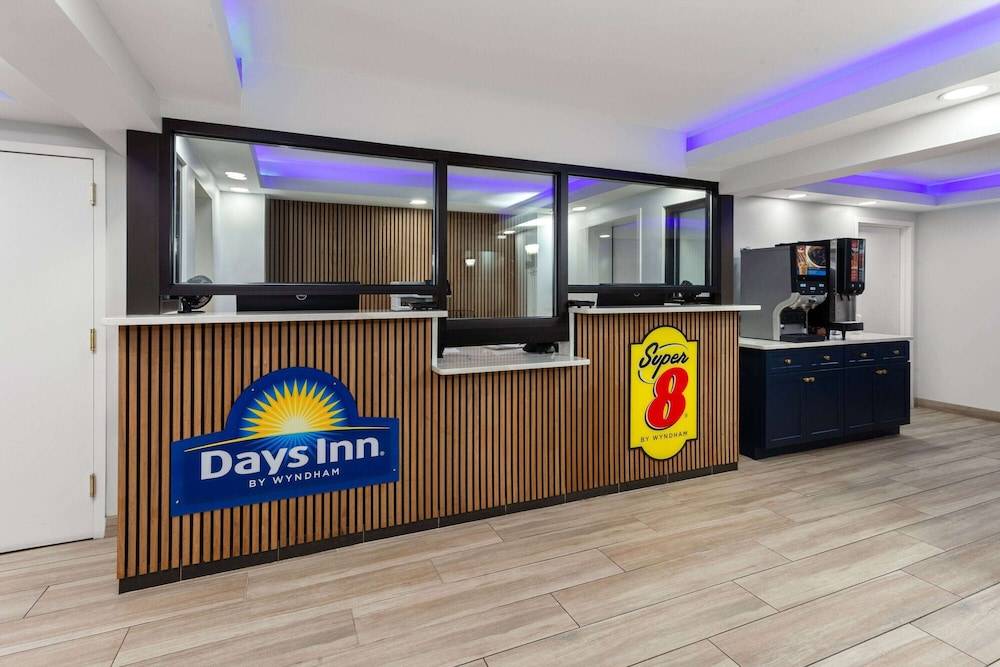 Super 8 by Wyndham Baltimore Northwest 2