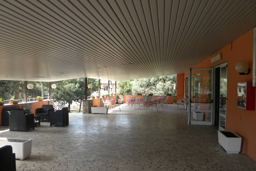 NEW PARK HOTEL 2