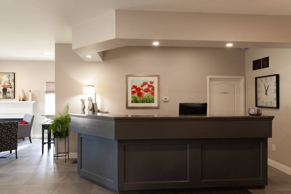 Amsterdam Inn & Suites, an Ascend Collection Hotel 2
