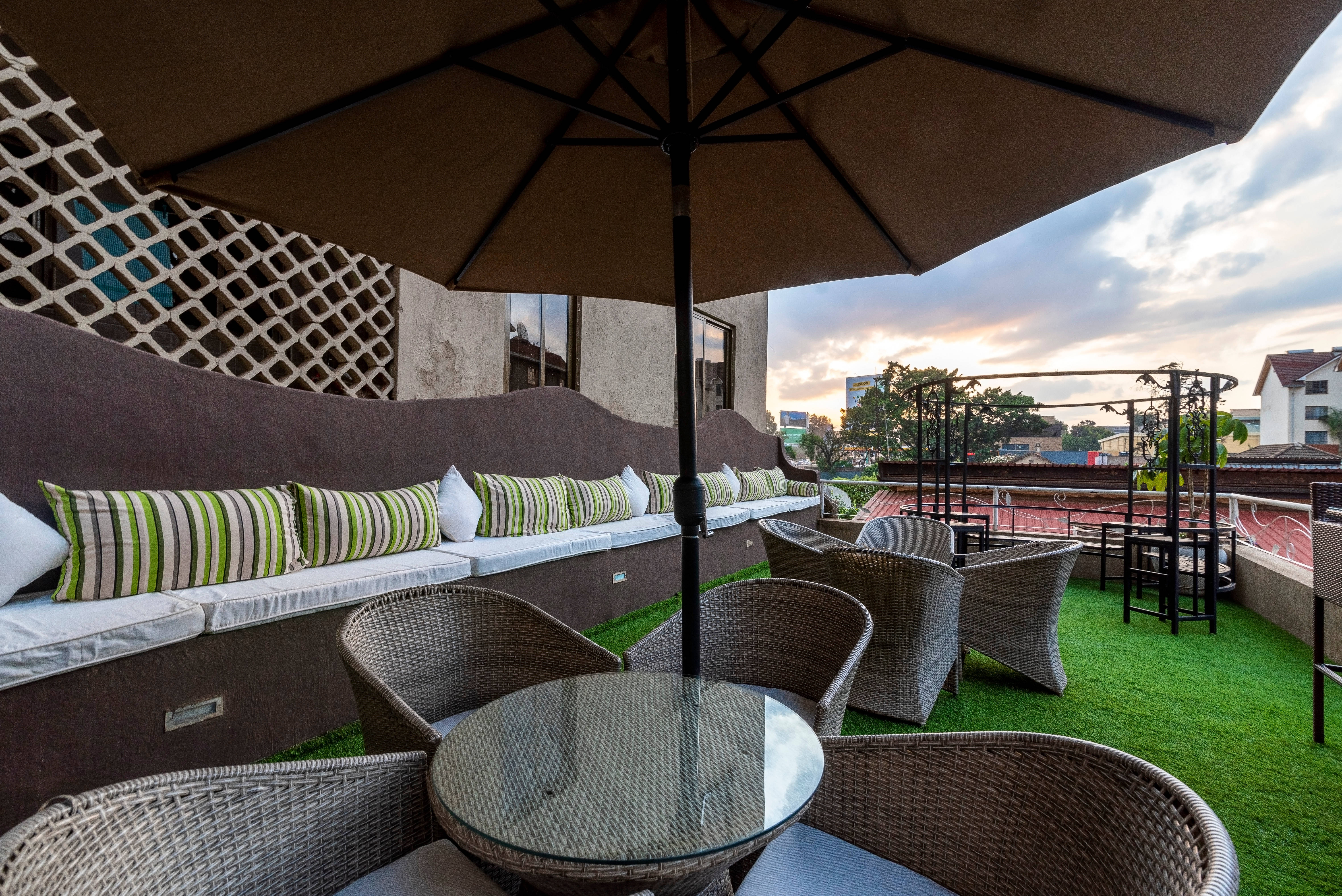 Eldon Hotel & Apartments 1