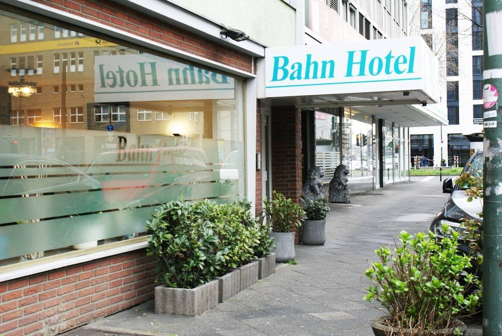Bahn-Hotel 1