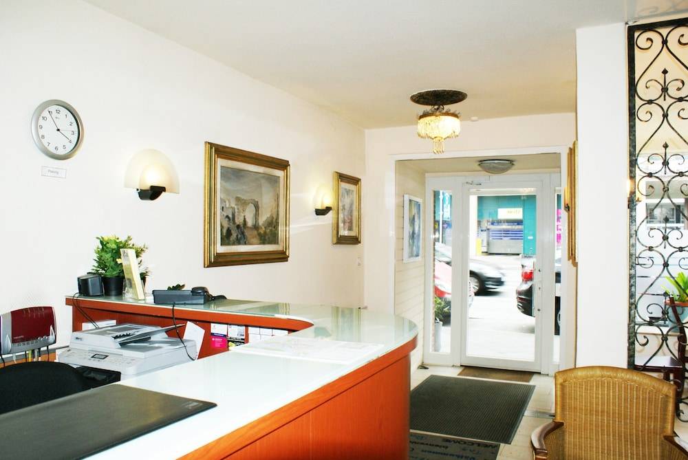 Bahn-Hotel 2