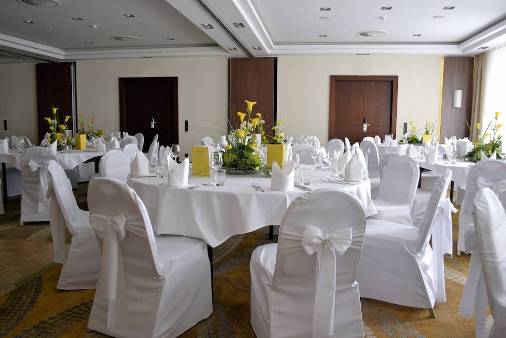 Courtyard by Marriott Düsseldorf Seestern 2