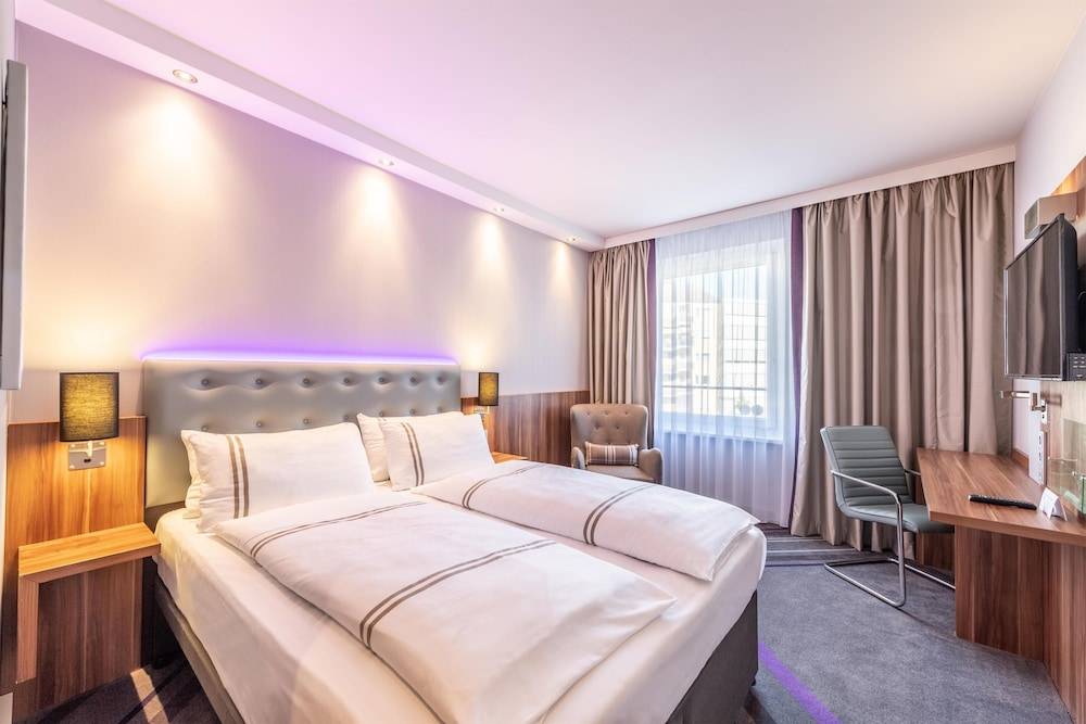 Premier Inn Düsseldorf City Centre 1