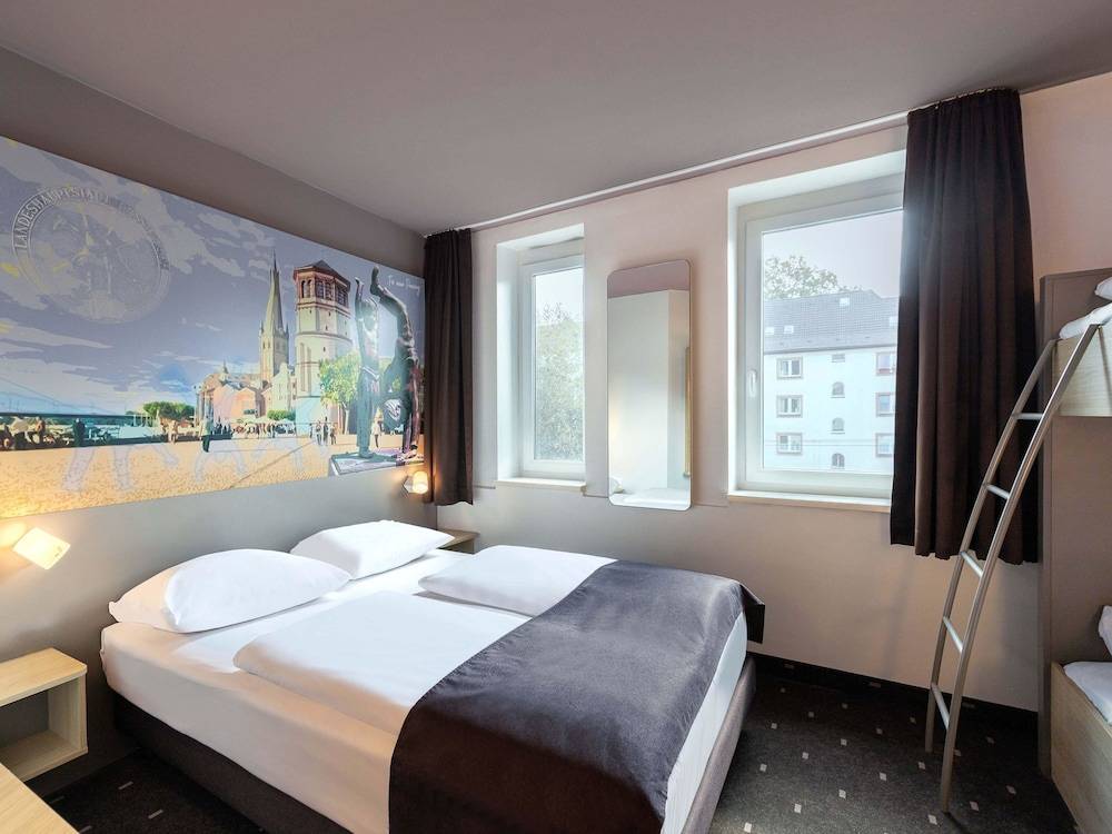 B&B HOTEL Düsseldorf-Mitte 1