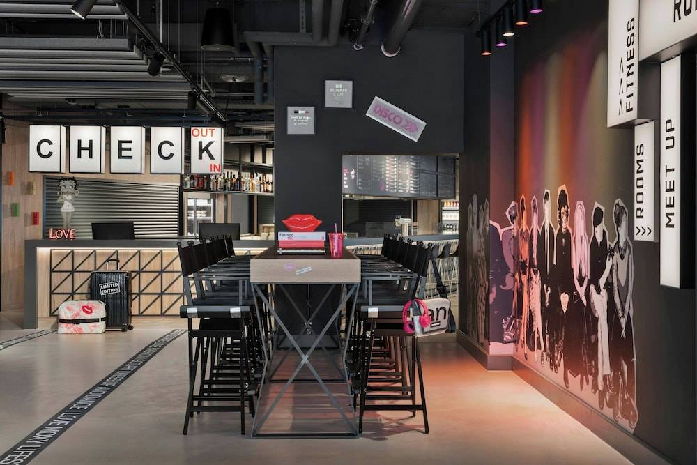 Moxy Duesseldorf City 1