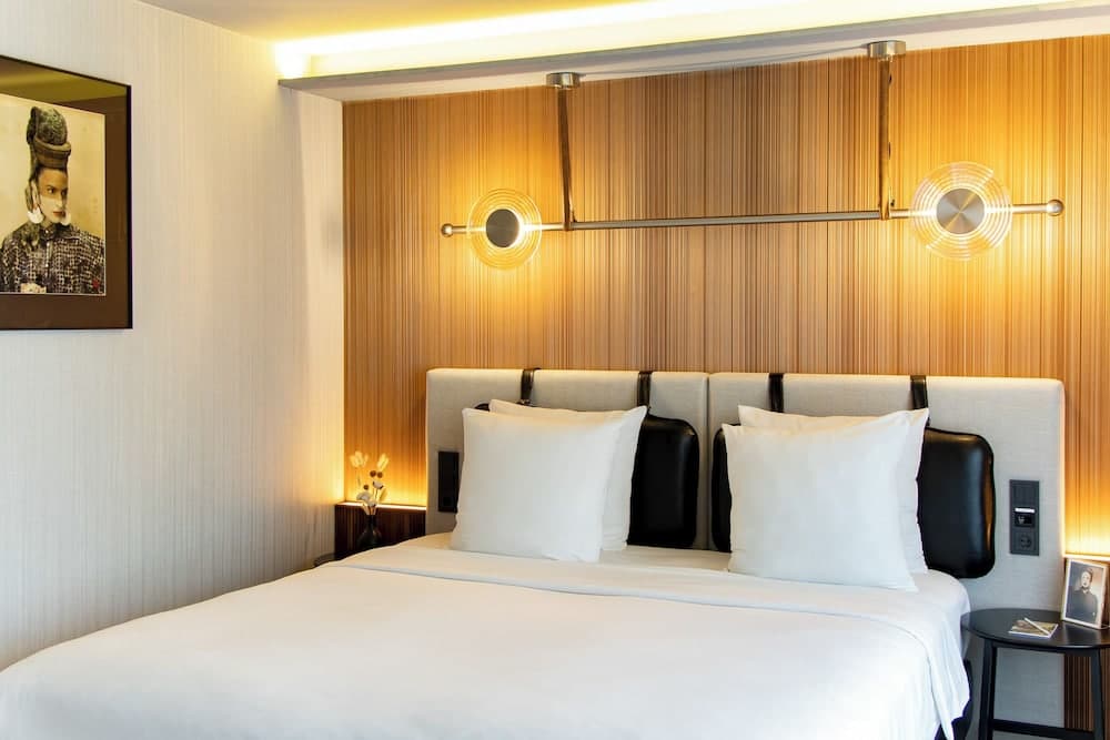MUZE Hotel Dusseldorf - Handwritten Collection 1