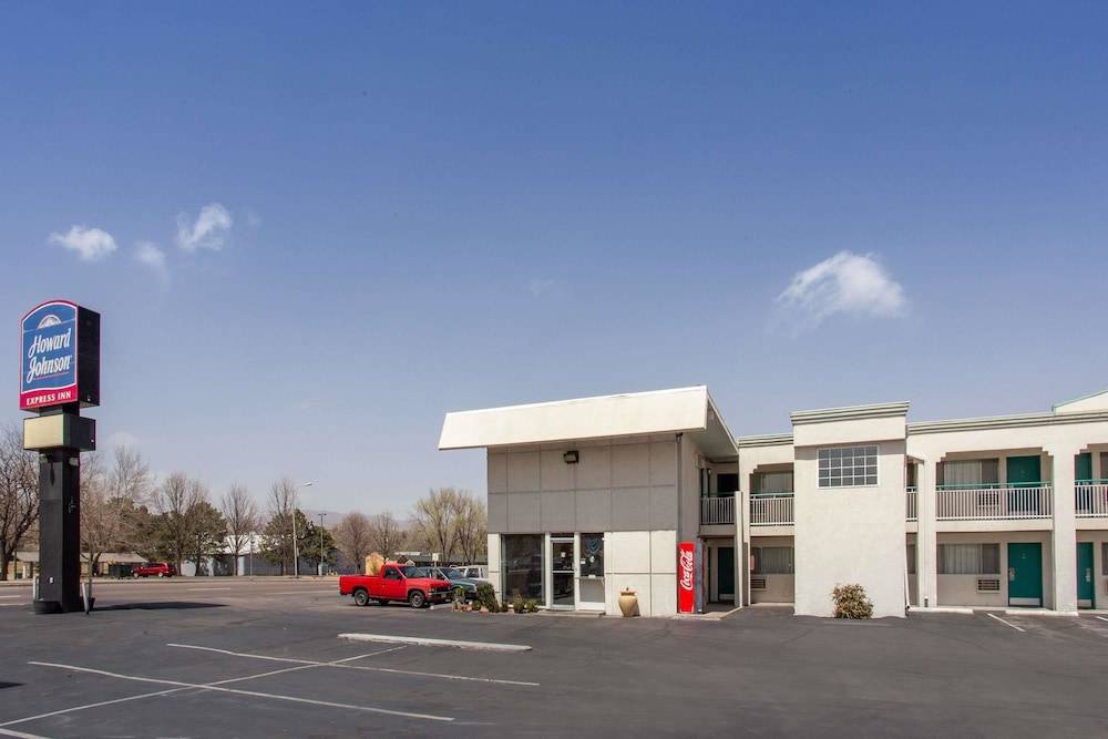 Howard Johnson by Wyndham Colorado Springs 1