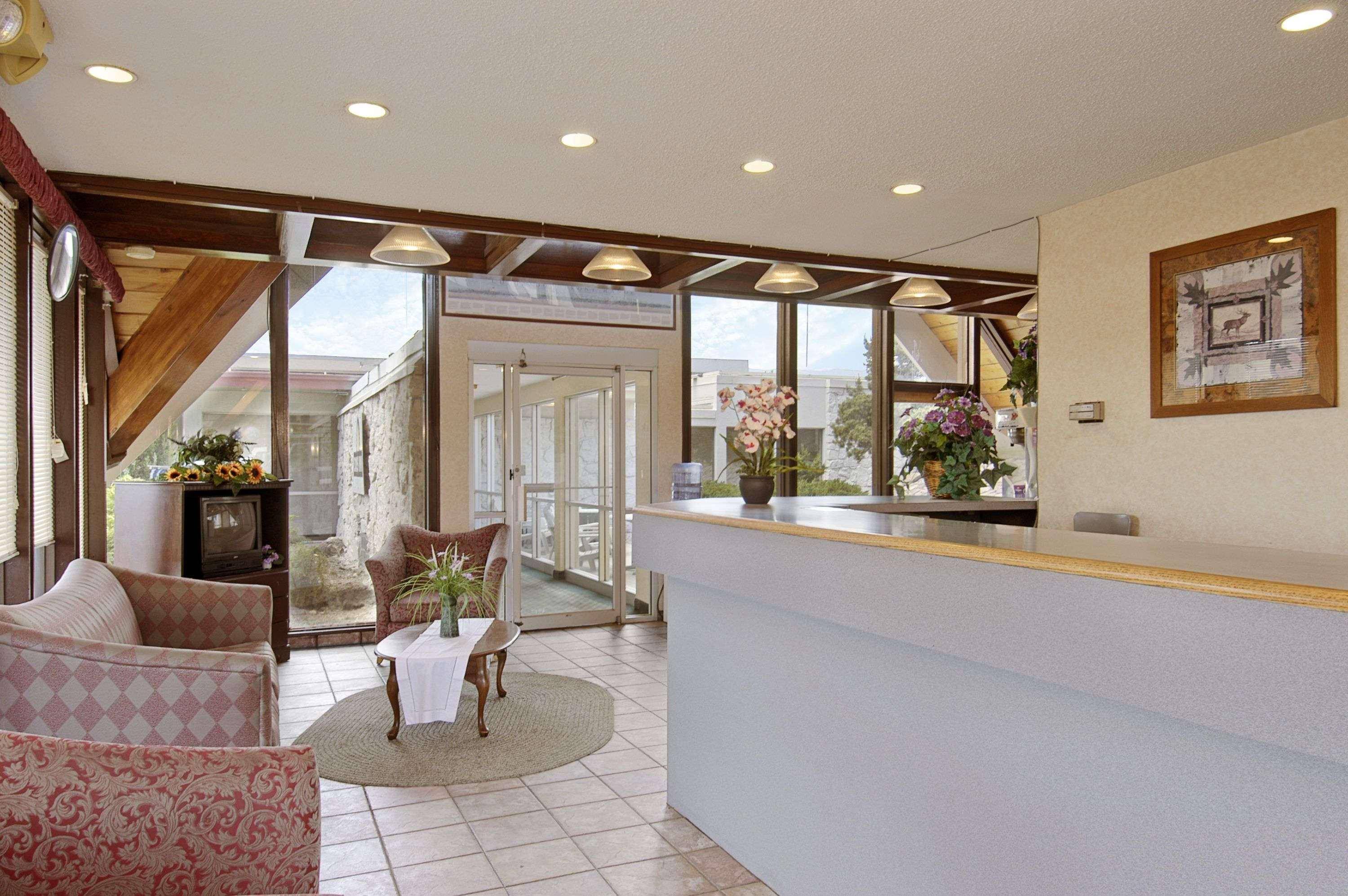 Days Inn by Wyndham Colorado Springs/Garden Gods 1