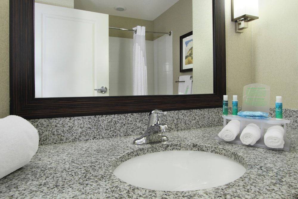 Holiday Inn Express & Suites COLORADO SPRINGS-FIRST & MAIN by IHG 2