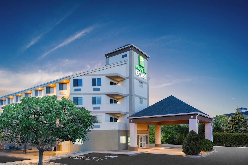 Holiday Inn Express & Suites COLORADO SPRINGS AIRPORT by IHG 1