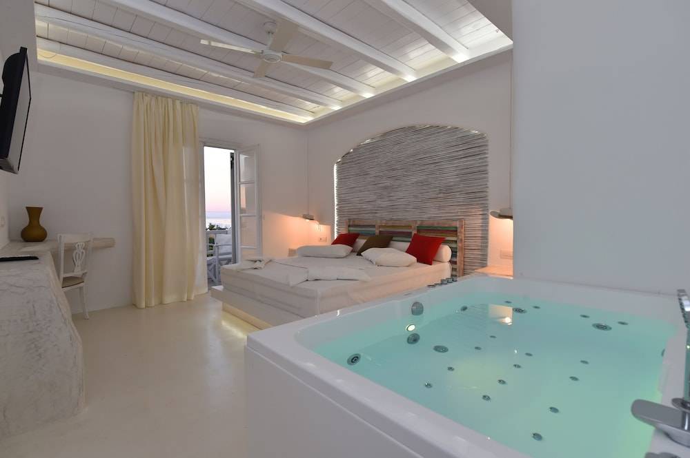 Zefi Hotel & Suites 2