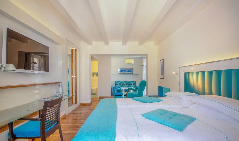 Piccolo Grand Hotel 1