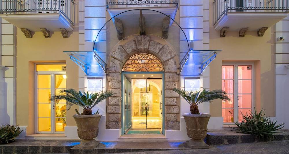 Piccolo Grand Hotel 2