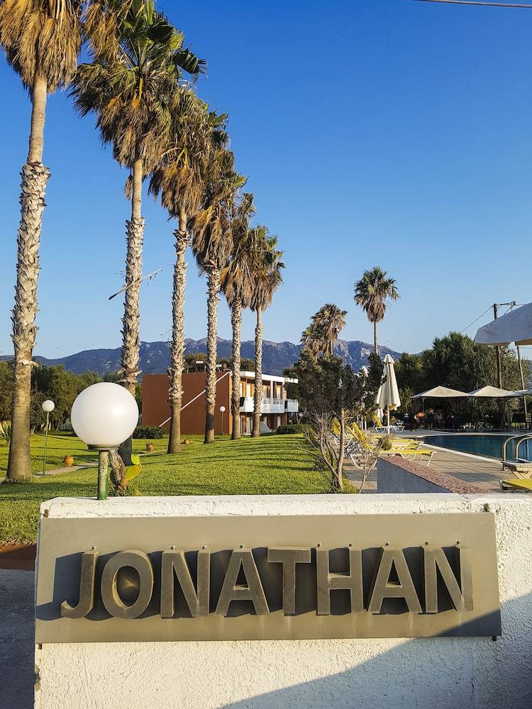 Jonathan Studio Apartments 1