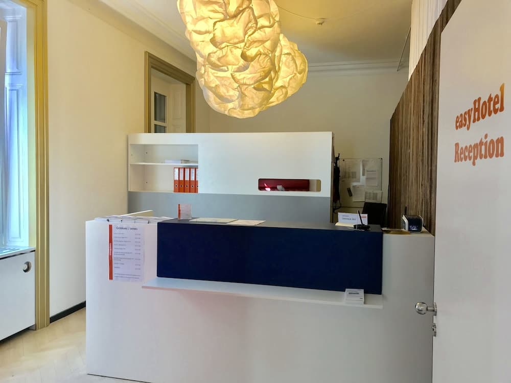 easyHotel Basel - self service and self check-in 2