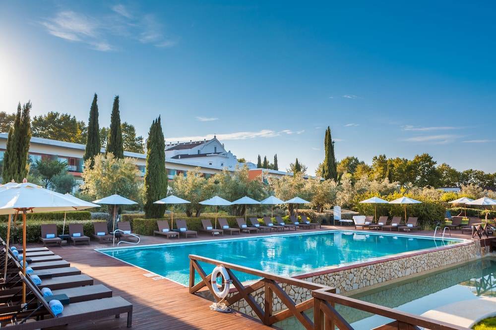 Convento do Espinheiro, Historic Hotel & Spa 1