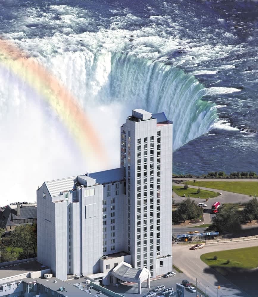 The Oakes Hotel Overlooking the Falls 1