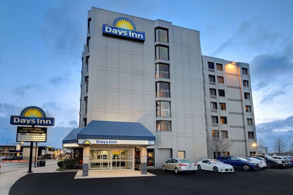 Days Inn by Wyndham Niagara Falls Near The Falls 1