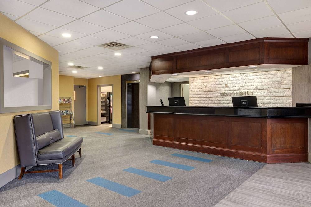 Days Inn by Wyndham Niagara Falls Near The Falls 2