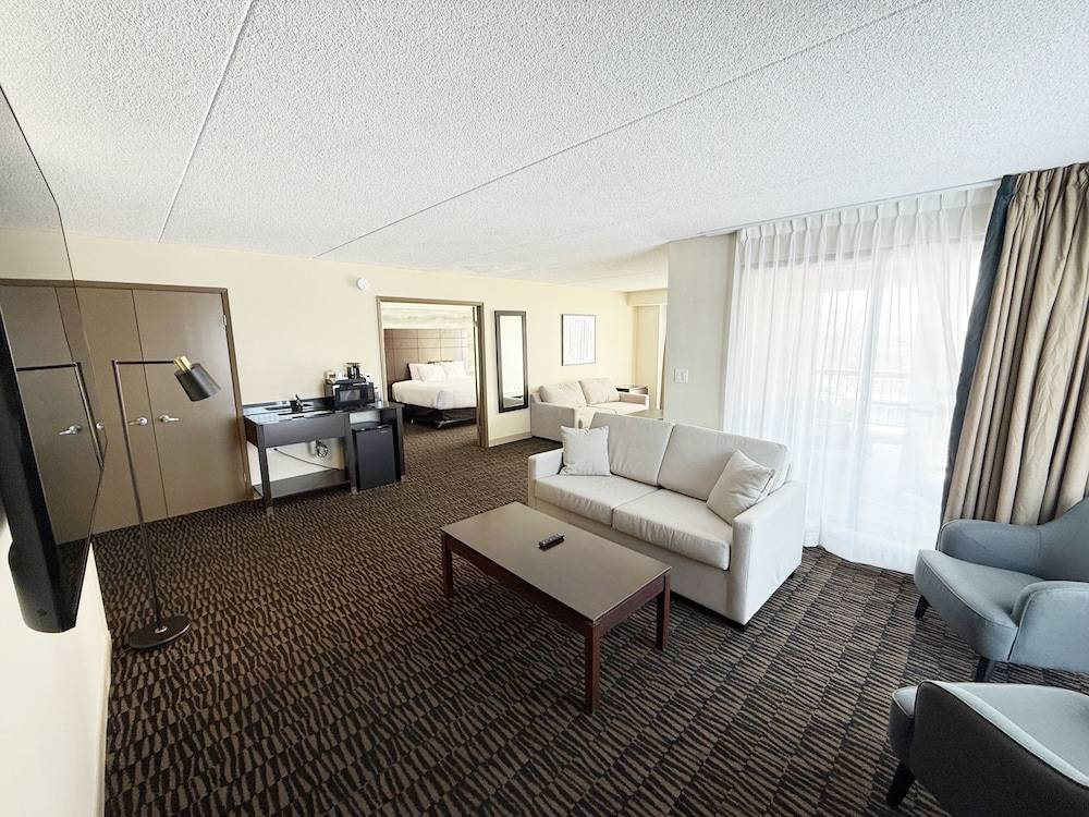 Ramada Plaza by Wyndham Niagara Falls 1