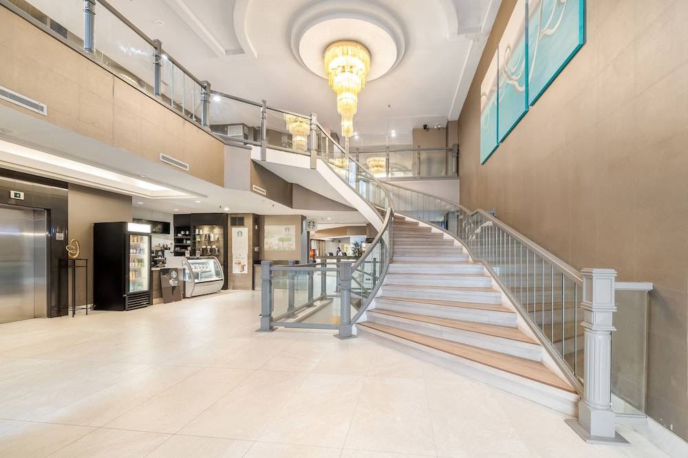 Ramada Plaza by Wyndham Niagara Falls 2