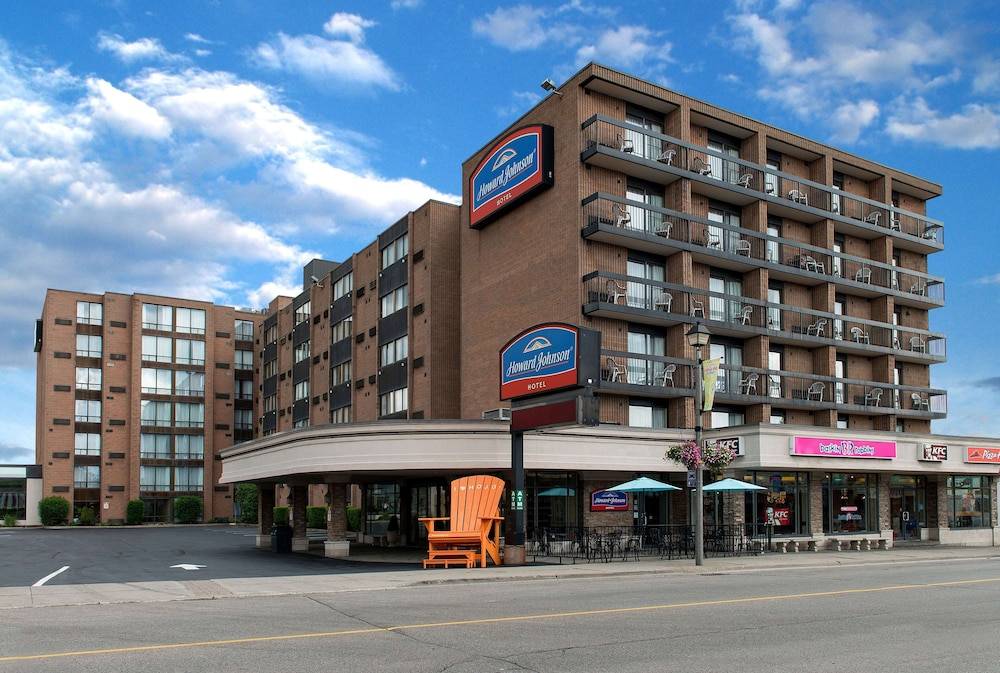Howard Johnson Plaza by Wyndham by the Falls Niagara Falls 1