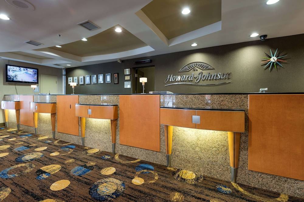 Howard Johnson Plaza by Wyndham by the Falls Niagara Falls 2