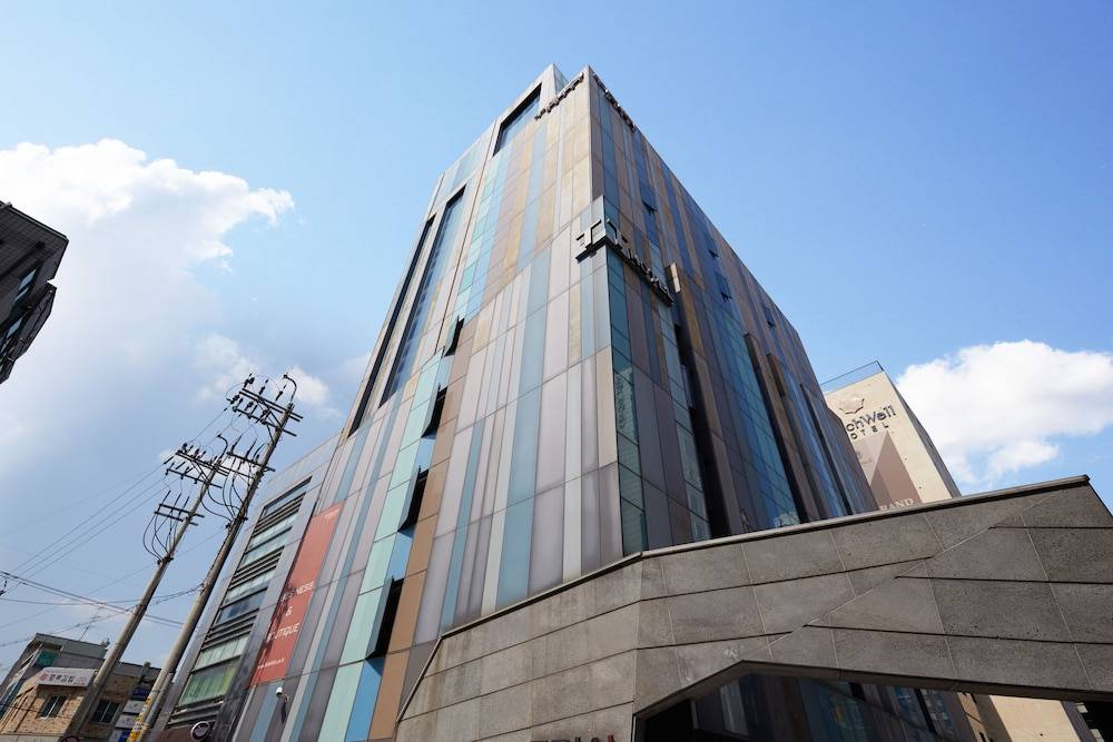 Tria Business & Boutique Hotel 1