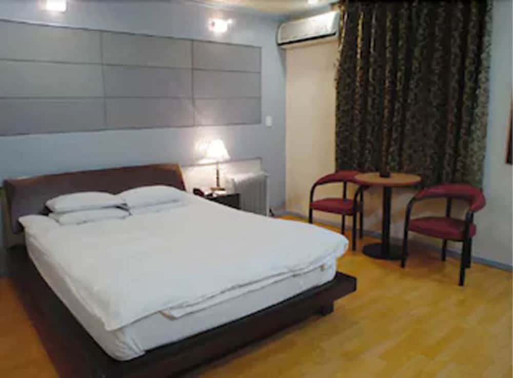 Youngbin Hotel 1
