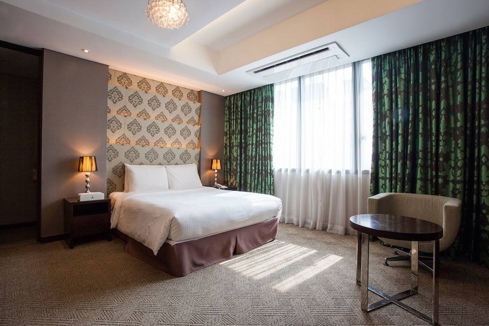 Hotel Pharos 2