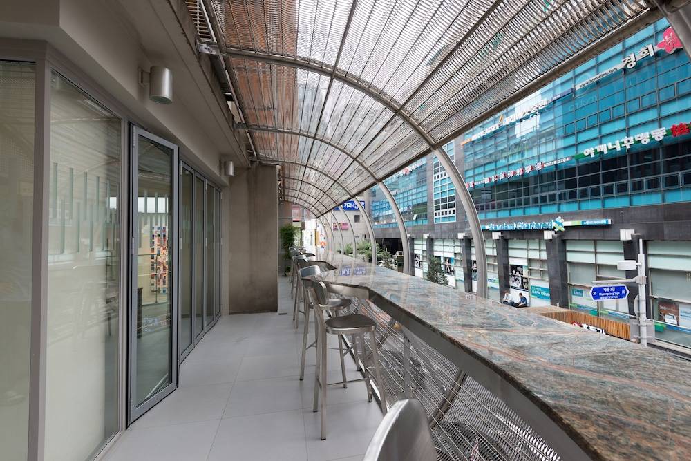 Metro Hotel 2