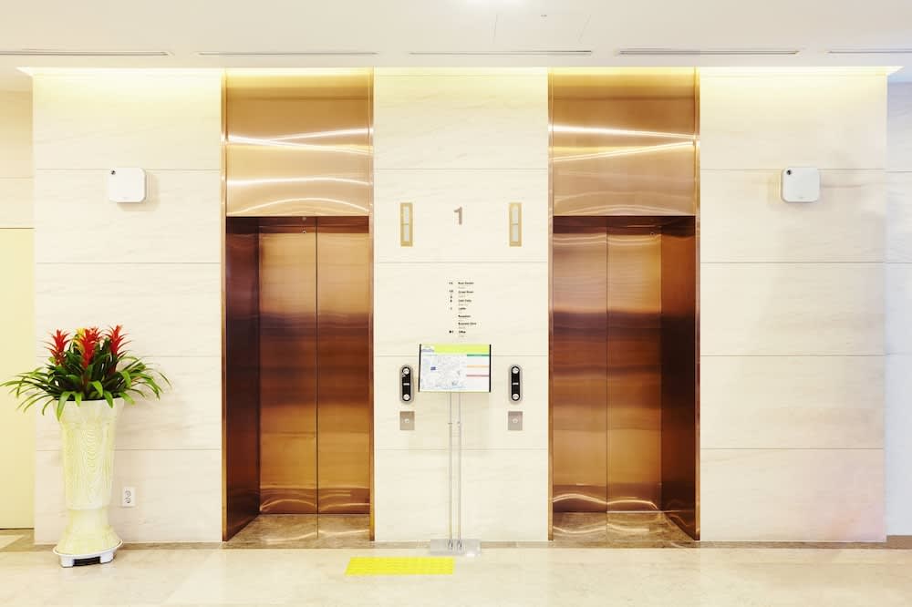 Days Hotel by Wyndham Seoul Myeongdong 2