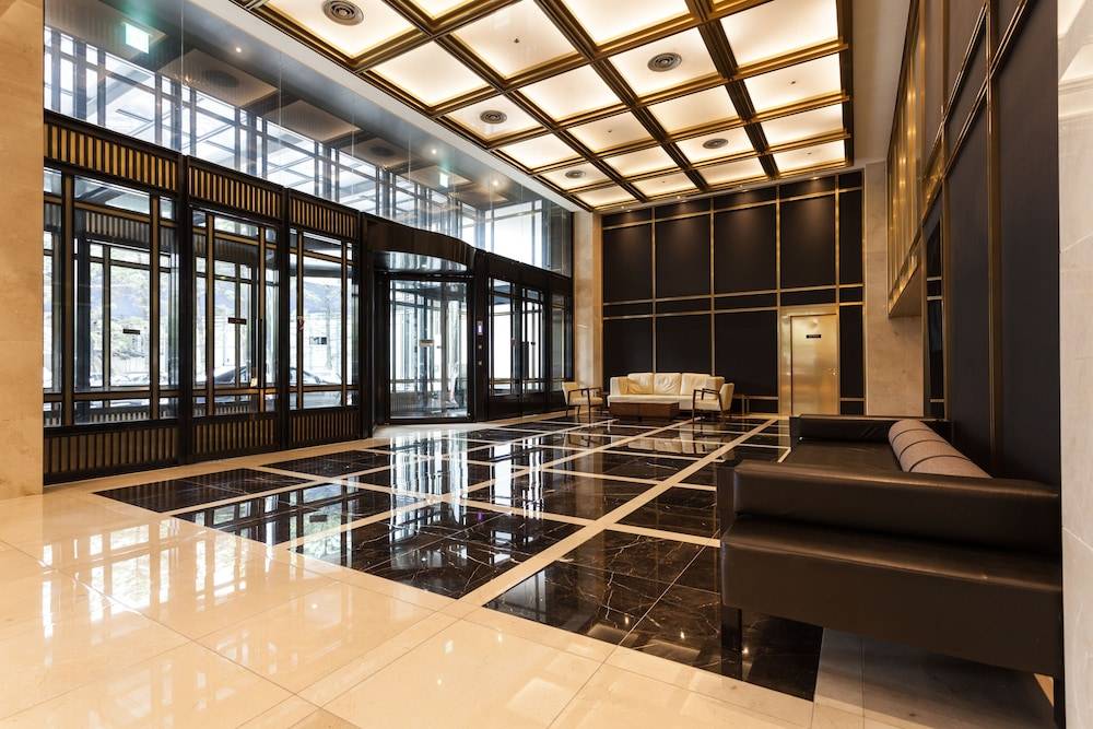 The Riverside Hotel 2
