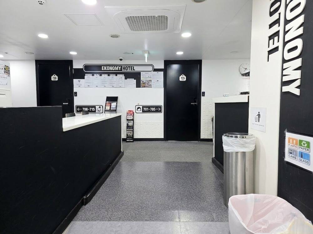 Ekonomy Hotel Myeongdong Premier 1
