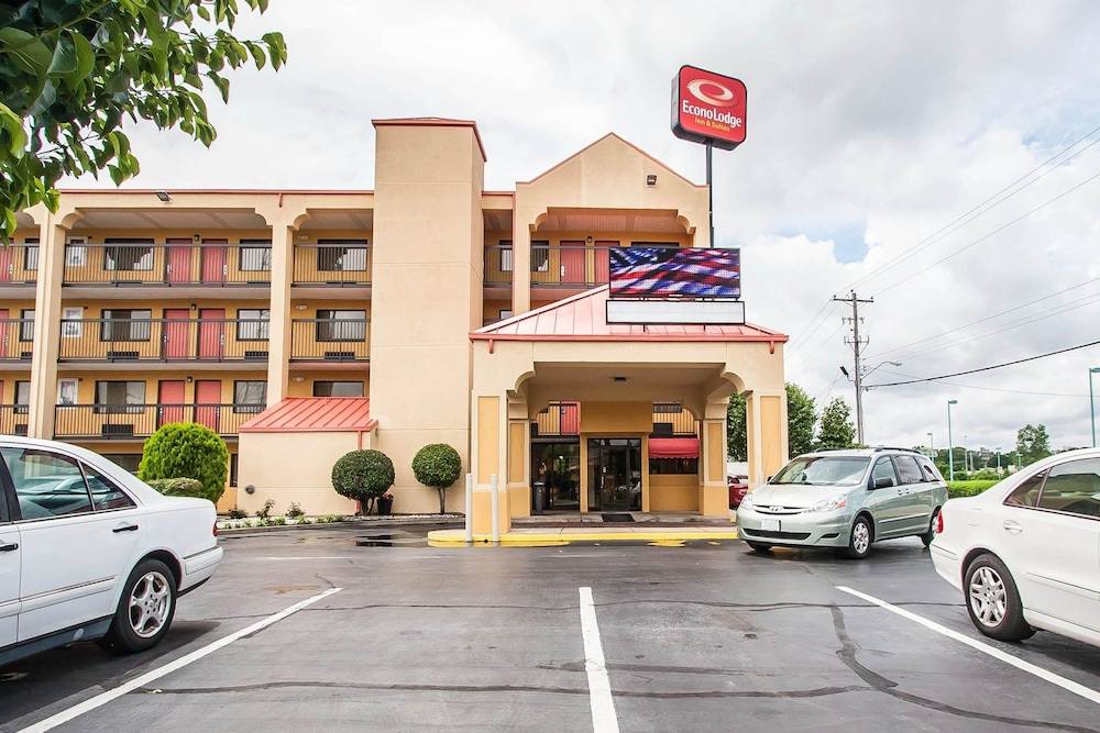 Econo Lodge Inn & Suites Memphis East 1