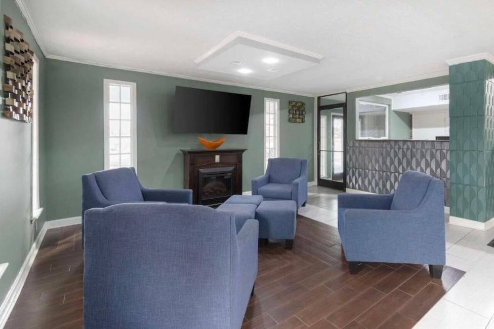 Downtown Inn & Studio Suites 1