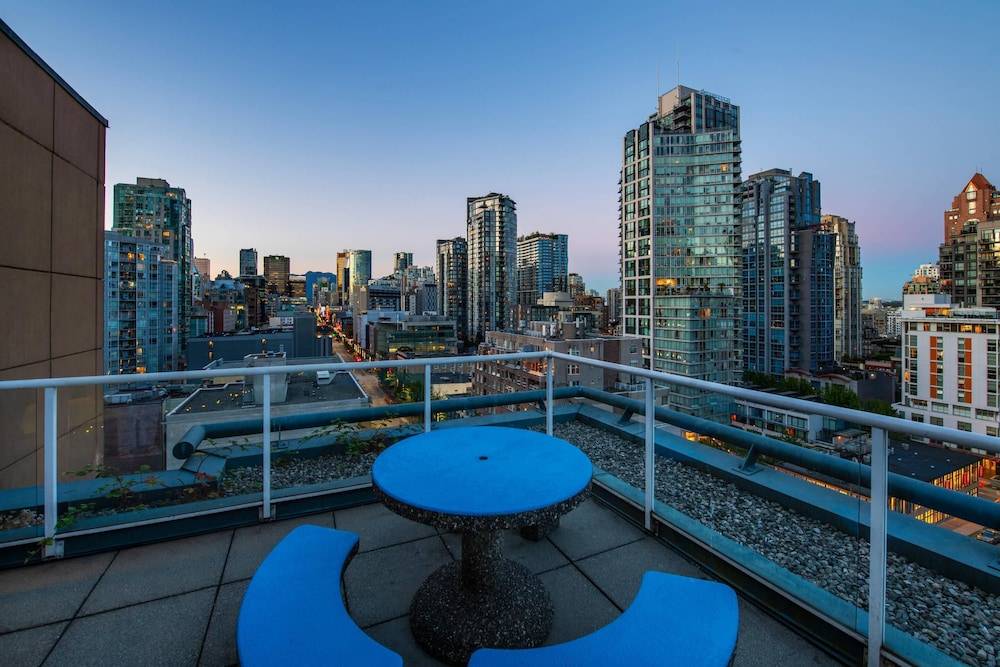Grand Park Hotel & Suites Downtown Vancouver, an Ascend Collection Hotel 1