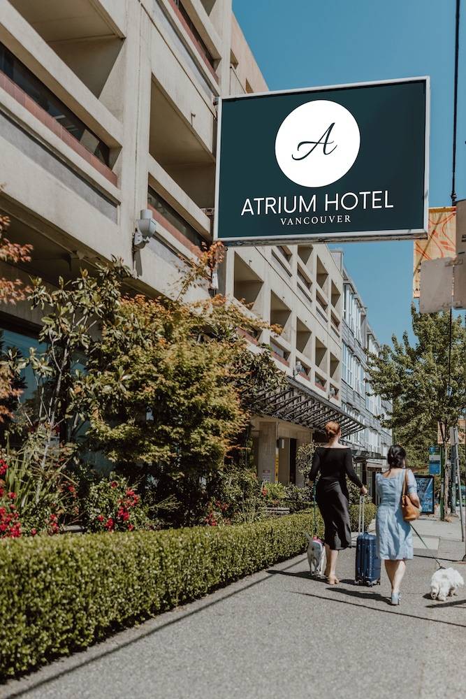 Atrium Hotel Vancouver 1