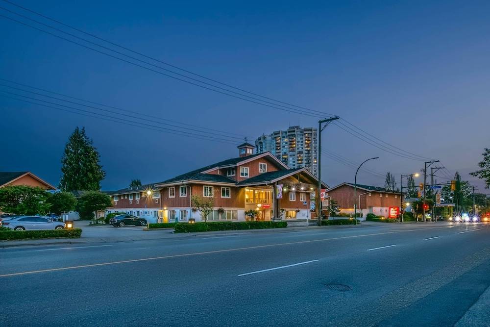 Econo Lodge Inn & Suites 1