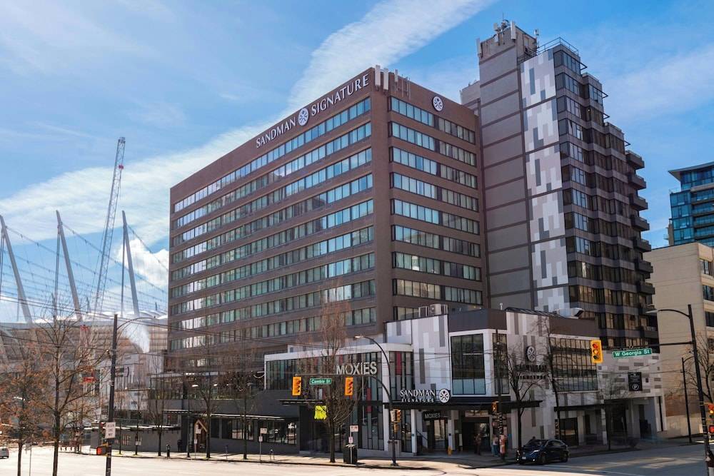 Sandman Signature Vancouver Downtown Hotel 1