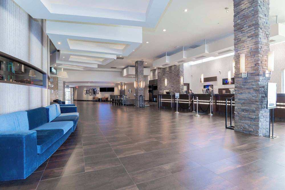 Sandman Signature Vancouver Airport Hotel & Resort 2