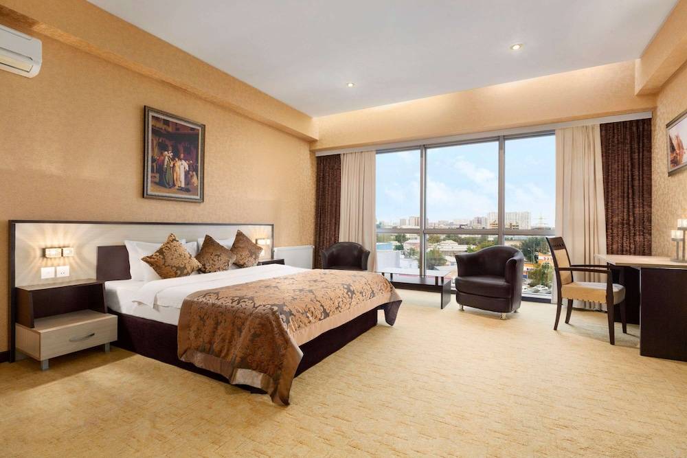 Days Hotel by Wyndham Baku 1