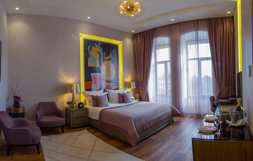 ART Gallery Hotel 1