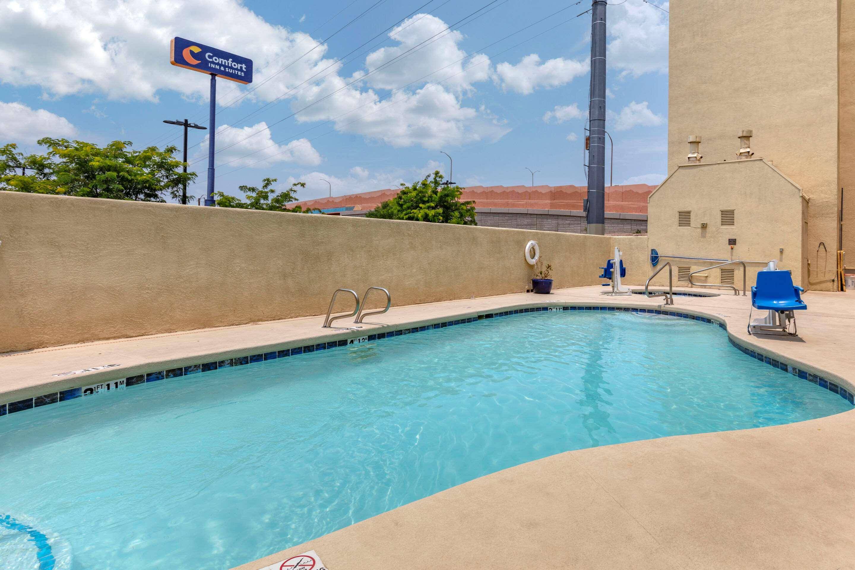 Comfort Inn & Suites Albuquerque Downtown 2