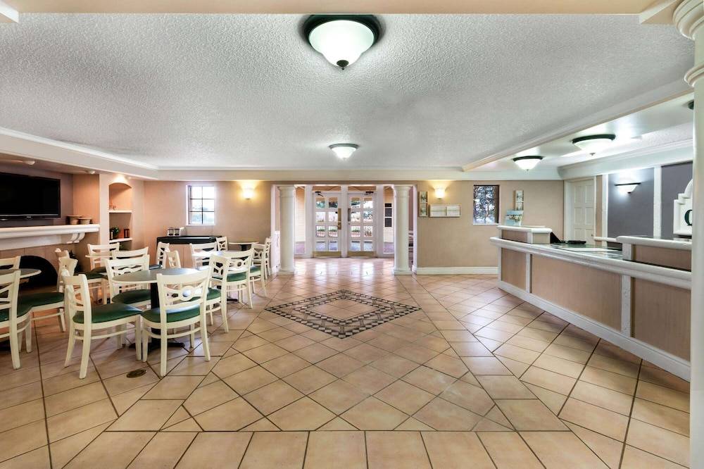 La Quinta Inn by Wyndham Albuquerque Northeast 2