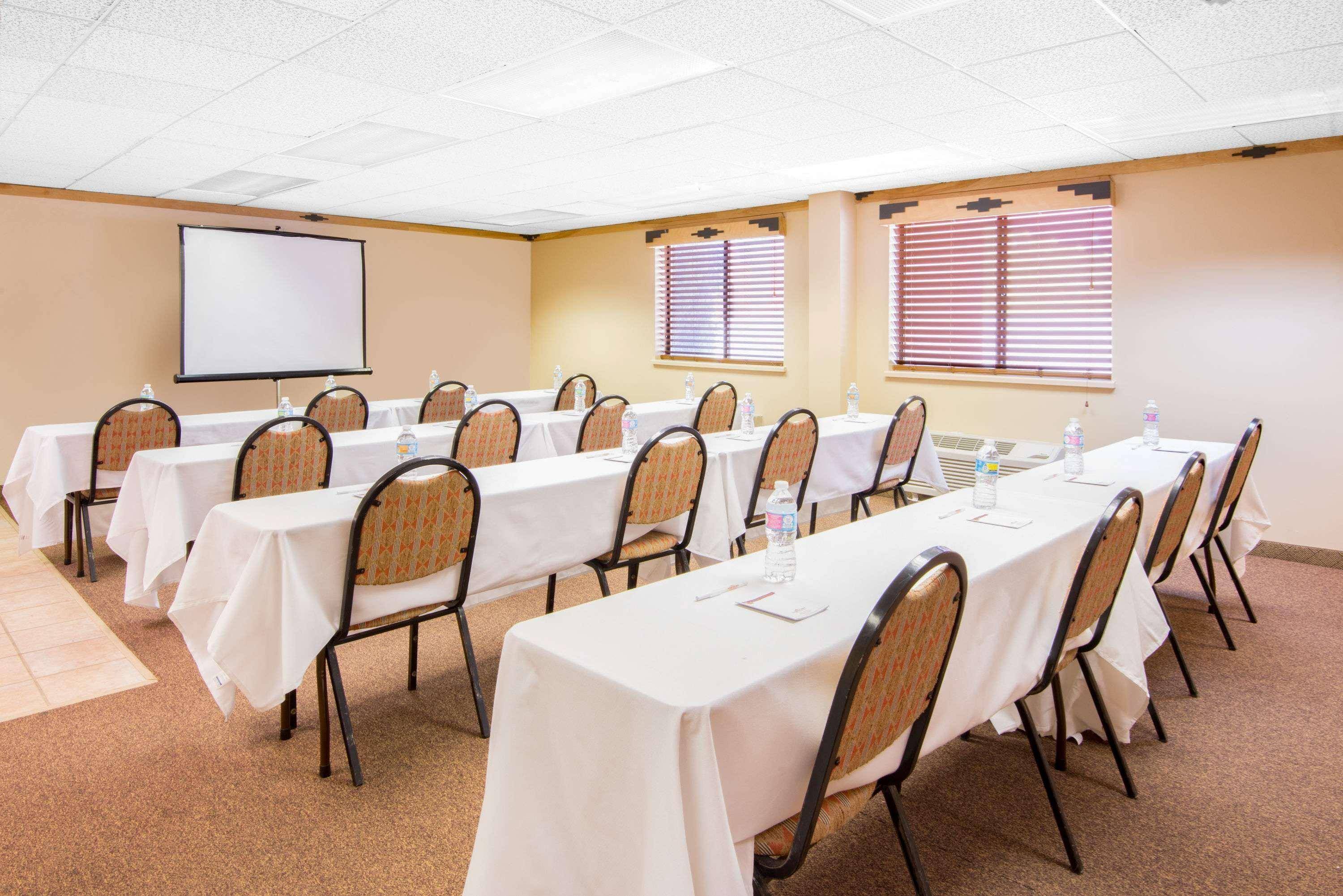 Hawthorn Suites By Wyndham Albuquerque 1