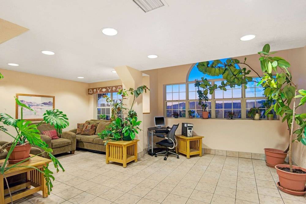 Microtel Inn & Suites by Wyndham Albuquerque West 2